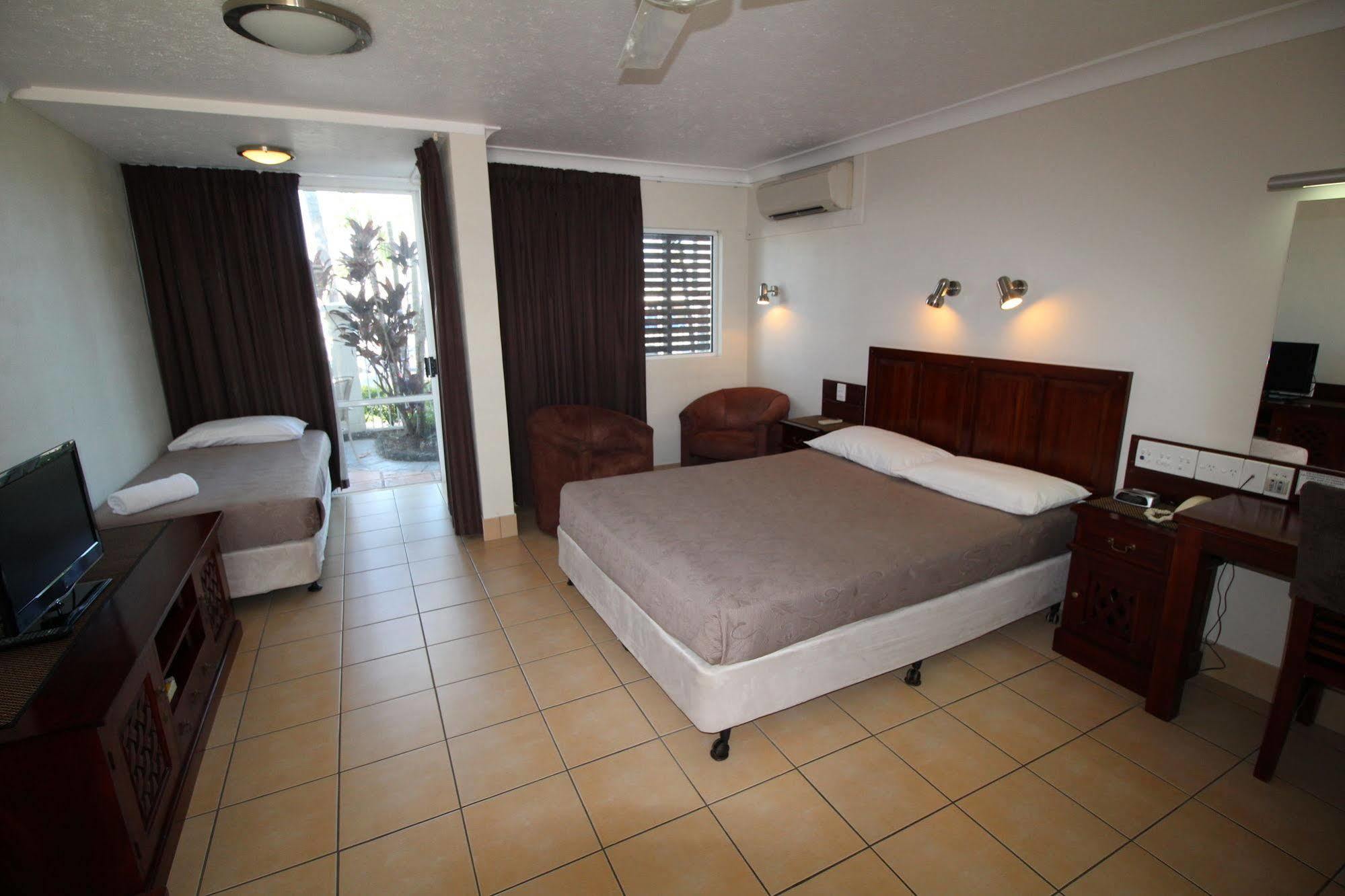 Endeavour Inn Emu Park Esterno foto