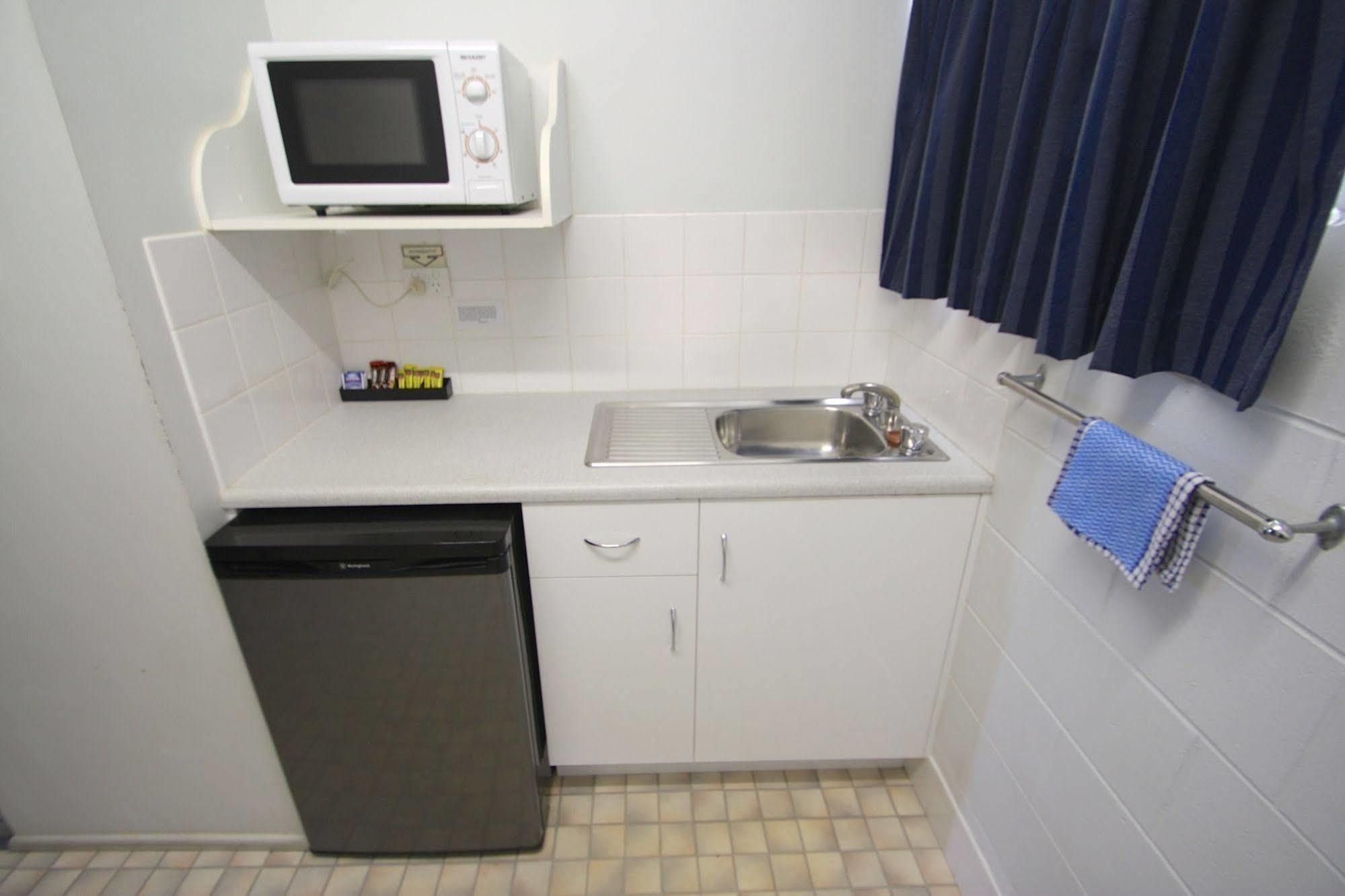 Endeavour Inn Emu Park Esterno foto